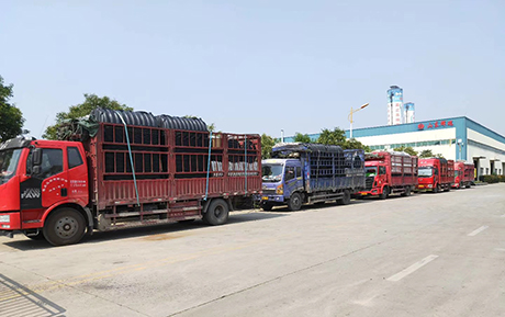加快新農(nóng)村旱廁改造，六車(chē)三格化糞池集中發(fā)貨